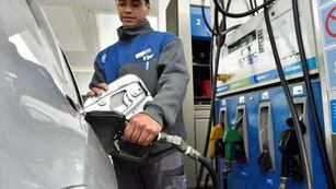 Tras el congelamiento. La nafta aumentó 7,1% en Córdoba. (La Voz / Archivo)
