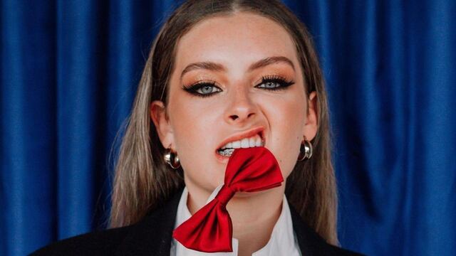 La hermana de Coti Romero que la rompe modelando.