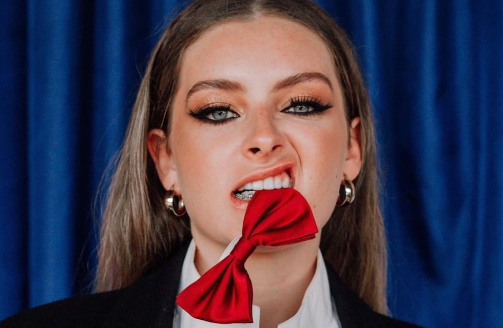 Camila, la hermana de Coti Romero, demostró que la rompe en el modelaje: hicieron una pícara producción de fotos juntas