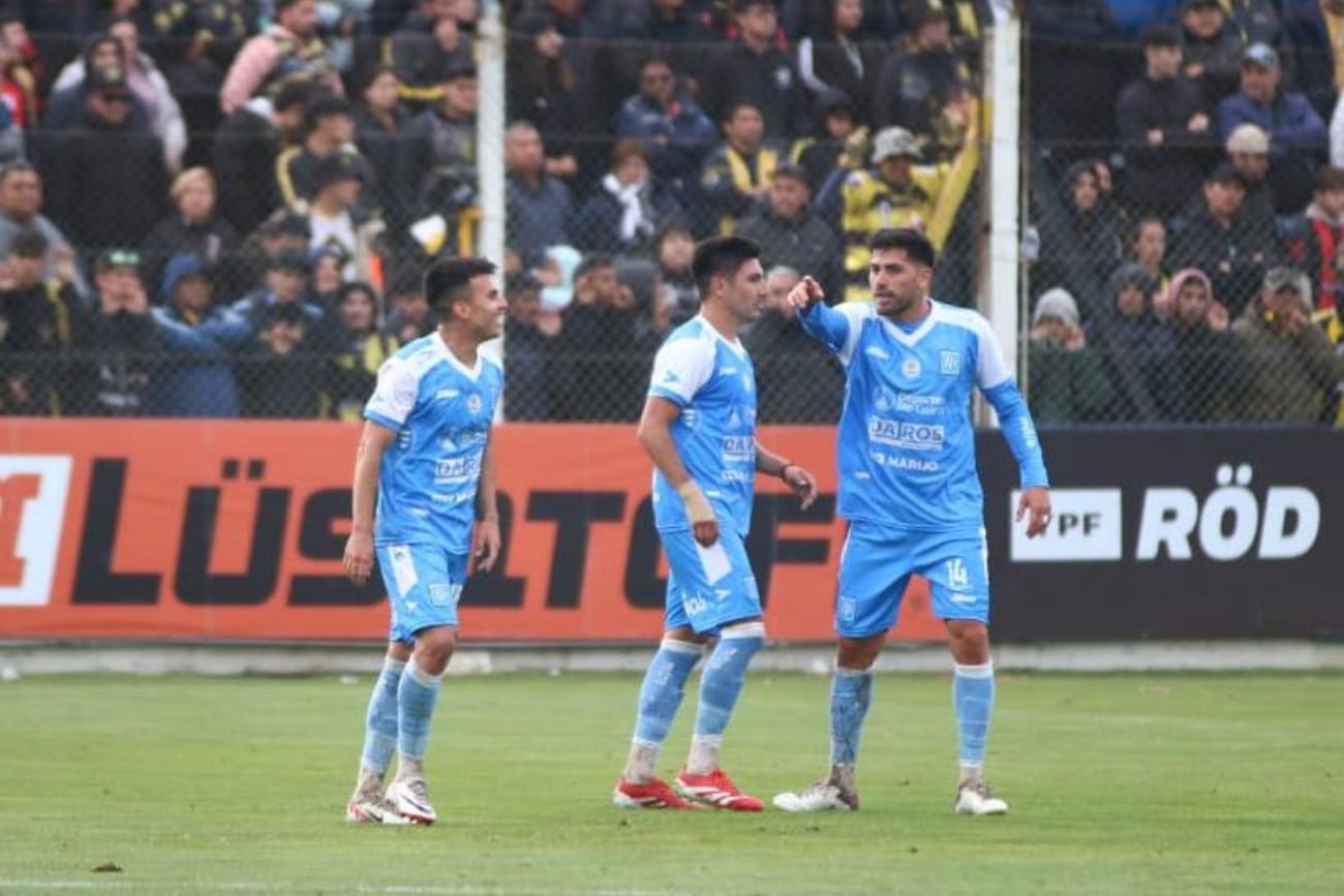 Estudiantes de Rio IV ascendió a primera división de fútbol Argentino. Prensa Estudiantes Rio Cuarto