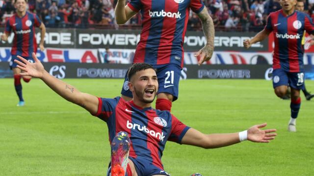 Iván Leguizamón celebra la apertura del marcador de San Lorenzo en el duelo ante Boca, por la fecha 11 de la Liga Profesional.