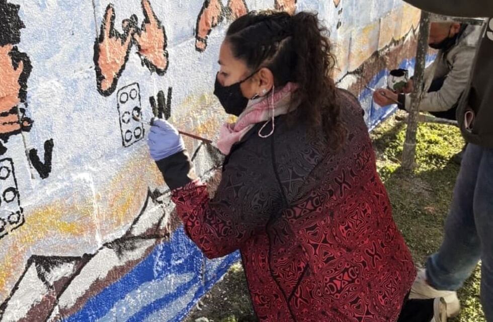 Se inauguró en Bariloche el primer mural de lengua de señas-braille del país