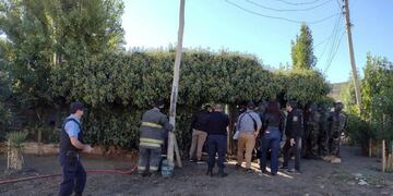 Un hombre se atrincheró en su casa y amenazó con quitarse la vida, cuando la policía fue a detenerlo.