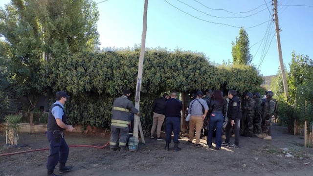Un hombre se atrincheró en su casa y amenazó con quitarse la vida, cuando la policía fue a detenerlo.