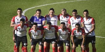 Instituto repitió formación, pero fue otro equipo. Y jugó mal contra Defe (Foto: Ramiro Pereyra).