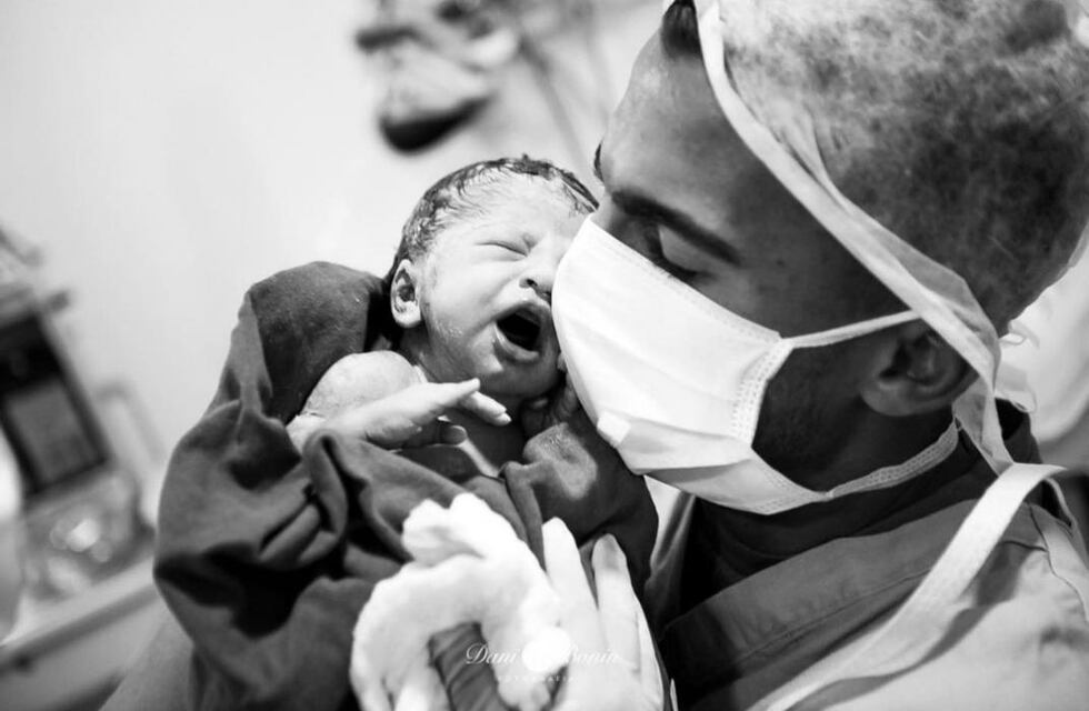 El delantero de Talleres que festejó su mejor gol: la foto con su hija recién nacida