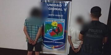Detienen a dos hombres con dinero en su poder en Puerto Iguazú.