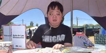 Nicolás Lorenzón es un muy conocido activista y artesano de Picún Leufú.