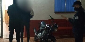 Un joven fue detenido en Villa Bonita por realizar maniobras peligrosas con su motocicleta.
