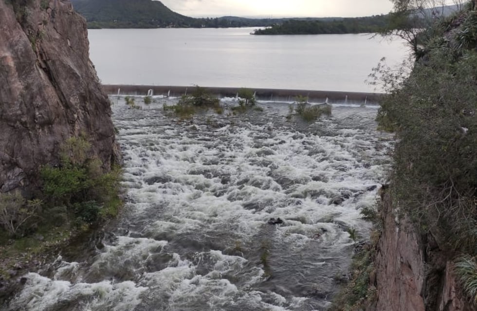 El nivel de los diques en Córdoba: cuál es el primero que pasó el vertedero