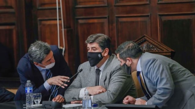 Desde el FIT publicaron los sueldos de los legisladores de Mendoza los cuales superan los $200 mil y piden que se bajen las dietas.