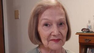 El testimonio de Esther Brito quien padeció cáncer de mama hace 18 años.