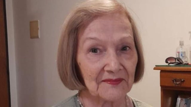 El testimonio de Esther Brito quien padeció cáncer de mama hace 18 años.