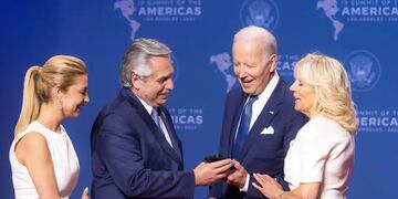 Biden le dio un cálido recibimiento a Alberto Fernández y Fabiola Yánez. Foto: Web