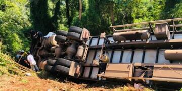 Accidente fatal en Pozo Azul: falleció la acompañante del conductor del camión.
