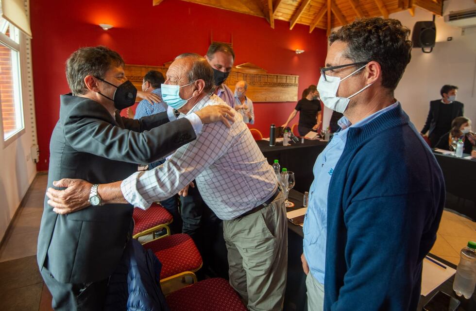 Sánchez estuvo presente en la reunión de Kicillof en Monte Hermoso
