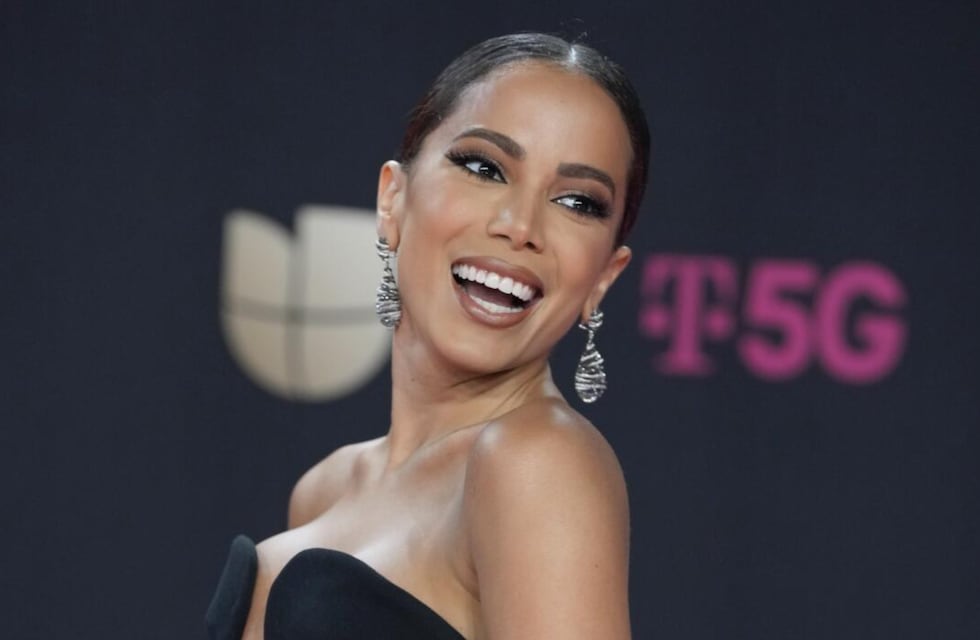 El antes y después de Anitta: reapareció con nuevos retoques estéticos y luce irreconocible