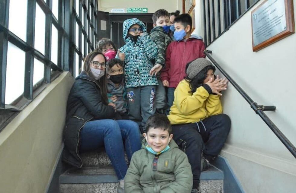 Niñas y niños de terapia asistida con perros visitaron el Museo del Fin del Mundo