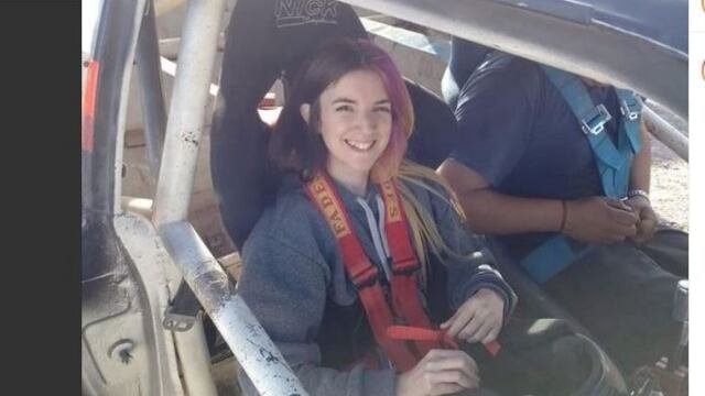 Ana Paula Verni, una sanjuanina que es apasionada por los autos de carrera y sus redes sociales. Gentileza