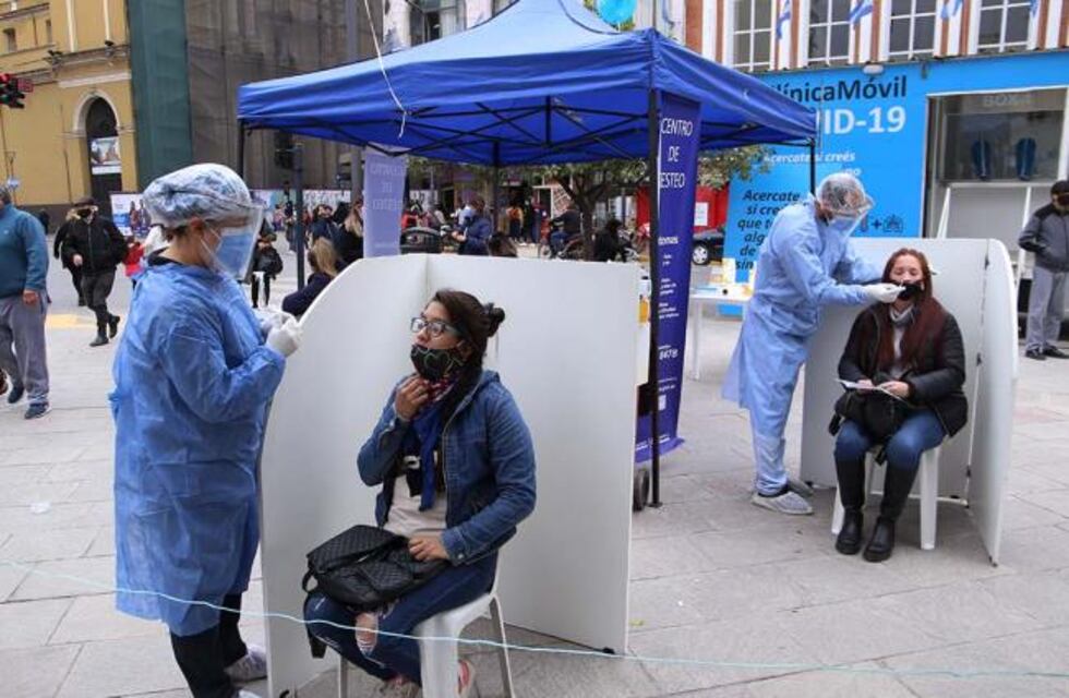 Coronavirus: hasta el 23 de diciembre vacunarán y harán testeos en la plaza Independencia