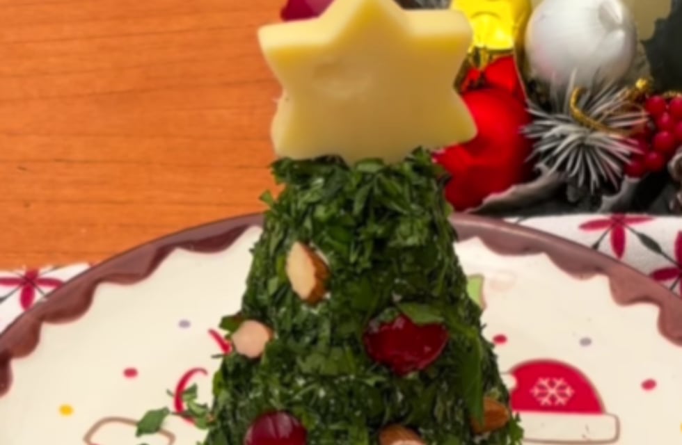 Cómo hacer un dip de queso con forma de árbol de Navidad: la receta para sorprender estas Fiestas