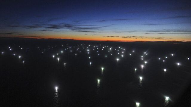 Unos 300 buques chinos arrazan con los recursos marítimos de Argentina.