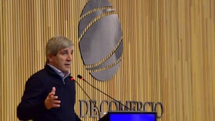 El ministro de Economía de la Nación, Luis Caputo, en el ciclo de charlas de coyuntura que lleva a cabo la Bolsa de Comercio de Córdoba. (Pedro Castillo / La Voz)