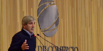 Caputo vendió US$ 1.000 millones para frenar el precio y aparecen indicios de la ayuda. (Pedro Castillo / La Voz)