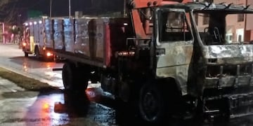 Destruido. La carga quedó intacta, pero el camión fue consumido por las llamas