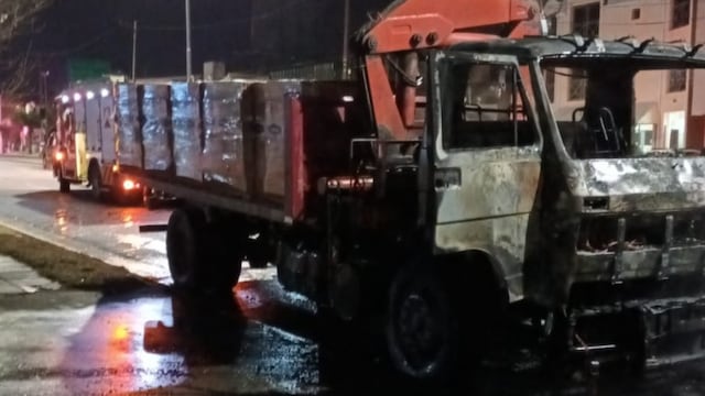 Destruido. La carga quedó intacta, pero el camión fue consumido por las llamas