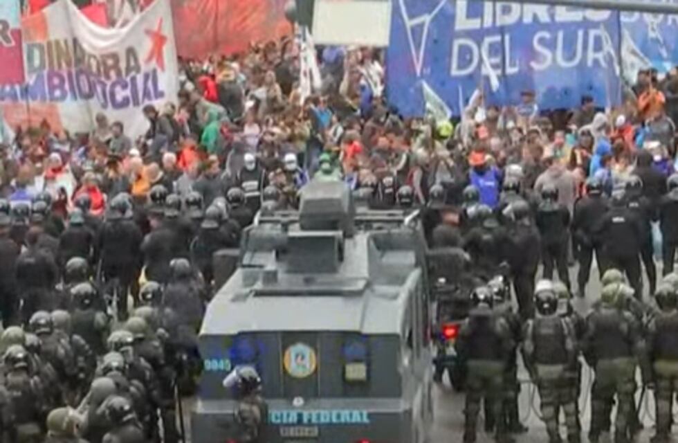 Disturbios entre piqueteros y la Policía, en una manifestación 48 horas antes de la marcha de la CGT