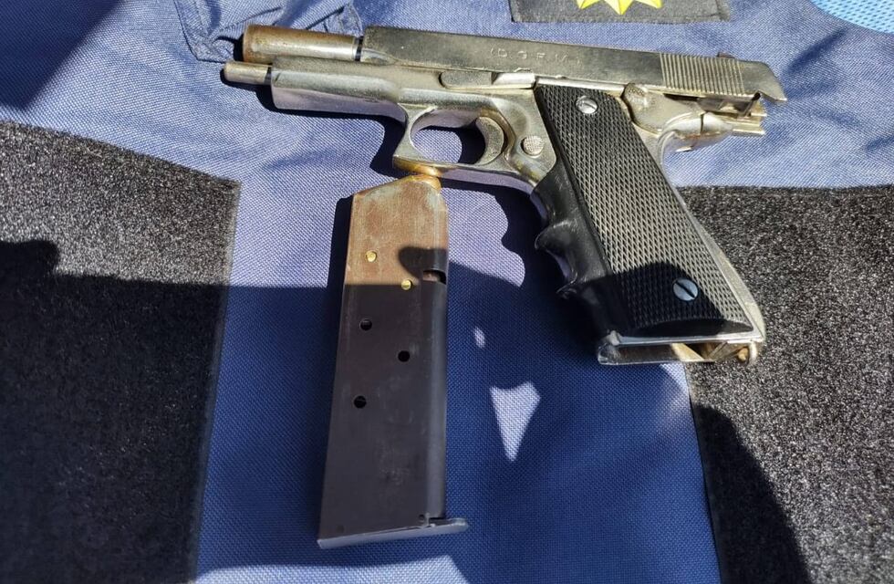 Córdoba: encontraron un chaleco antibalas en un auto y sospechan que se disponían a hacer un “falso allanamiento”