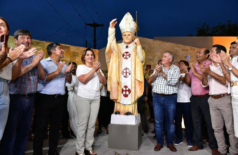 La Cruz Papal de Alderetes una imponente obra
