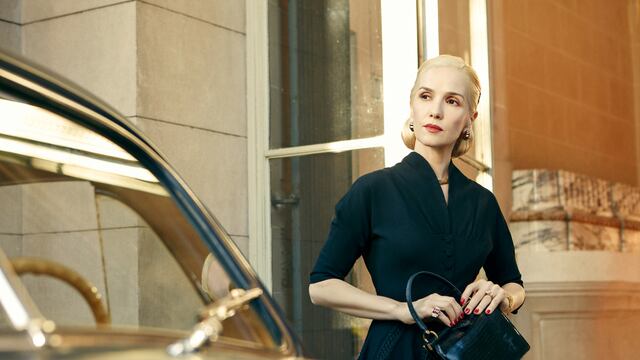 La serie sigue la intrigante historia del cuerpo embalsamado de Eva Perón después de su muerte, convirtiéndose en un signo político por 19 años.