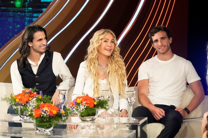 Valentín y Franco junto a Cris Morena.
