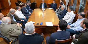 Industriales azucareros en reunión con el ministro Abad