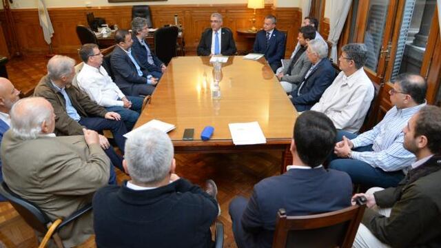 Industriales azucareros en reunión con el ministro Abad