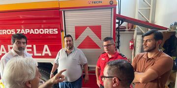 Representantes de Protección Civil de Nación en el destacamento de Bomberos del Área Industrial de Rafaela