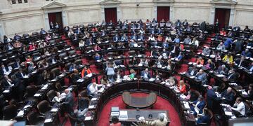 Aumento del 30% para senadores y diputados.