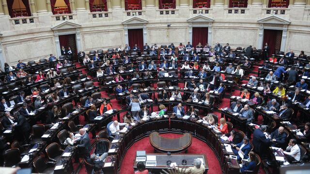Aumento del 30% para senadores y diputados.