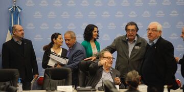 El diputado Carlos Heller en la Comisión de Presupuesto y Hacienda, durante el debate sobre la eliminación del impuesto a las Ganancias. Foto: Federico López Claro