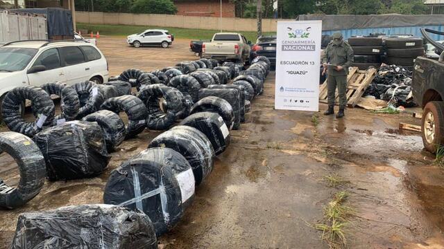 Secuestran contrabando de neumáticos en Puerto Iguazú.