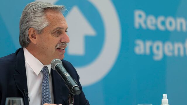 El presidente Alberto Fernández afirmó hoy que se debe "priorizar al capital argentino que produce y da trabajo en la Argentina", y ratificó que "nada hay más importante que el desarrollo de la industria argentina". (Presidencia)