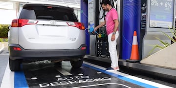Cómo es el procedimiento para cargar combustible por tu cuenta.