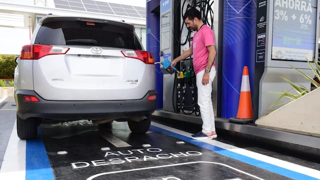 Cómo es el procedimiento para cargar combustible por tu cuenta.