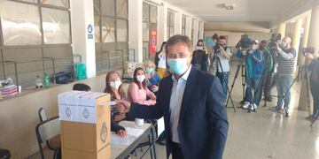 Votó Rodolfo Suárez, gobernador de Mendoza.