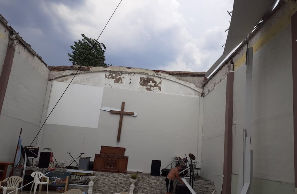 La cola de un tornado se llevó el techo de un Templo en Gualeguaychú