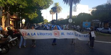 Movilización contra las vacunas y el pase sanitario en Rafaela