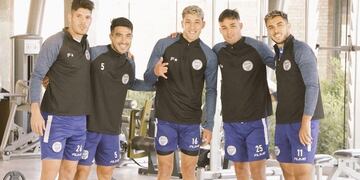 El Tomba trabajó por la mañana en Mendoza, viajó a Córdoba y espera el partido de mañana por la Copa Argentina ante Tigre.