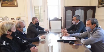 El intendente Pablo Javkin se reunió con autoridades provinciales para colaborar con las nuevas medidas.